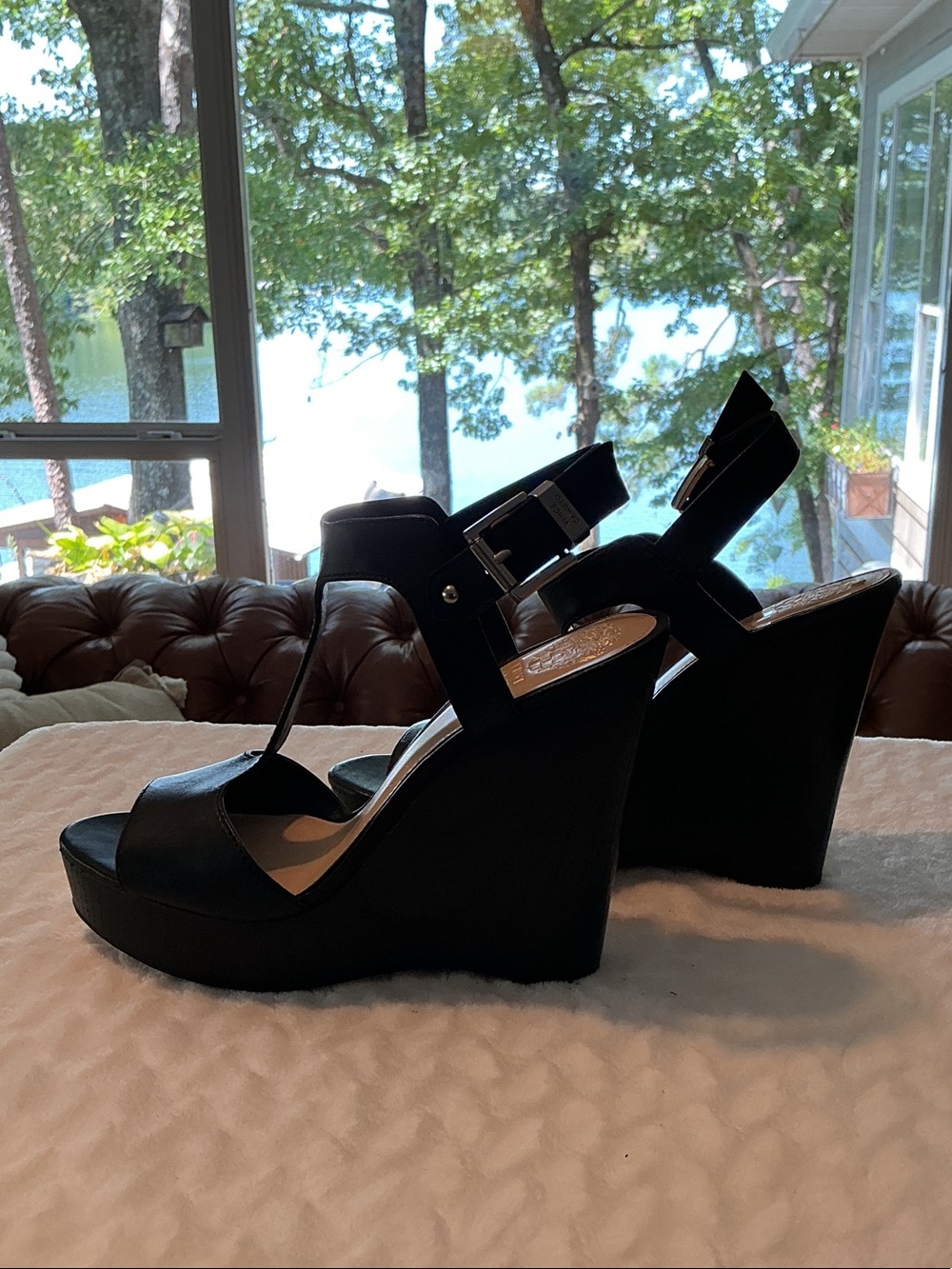 Vince Camuto Black T-Strap Platform Wedge Sandals - Picture 3 of 8